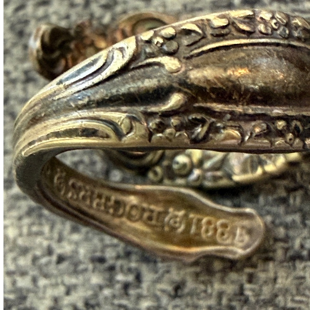 Vintage 1881 Rogers Onedia Silver Plate Spoon Ring Floral Scroll 4.5 Cottage‎ - Picture 3 of 10